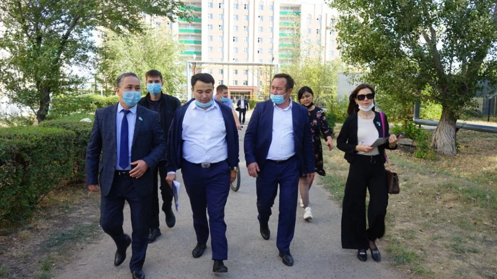 Студенттер үйінің жай-күйімен танысты