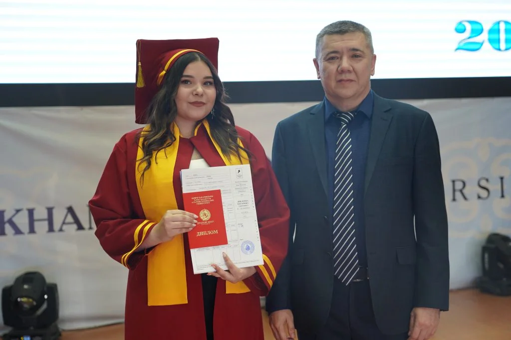 Graduates received diplomas