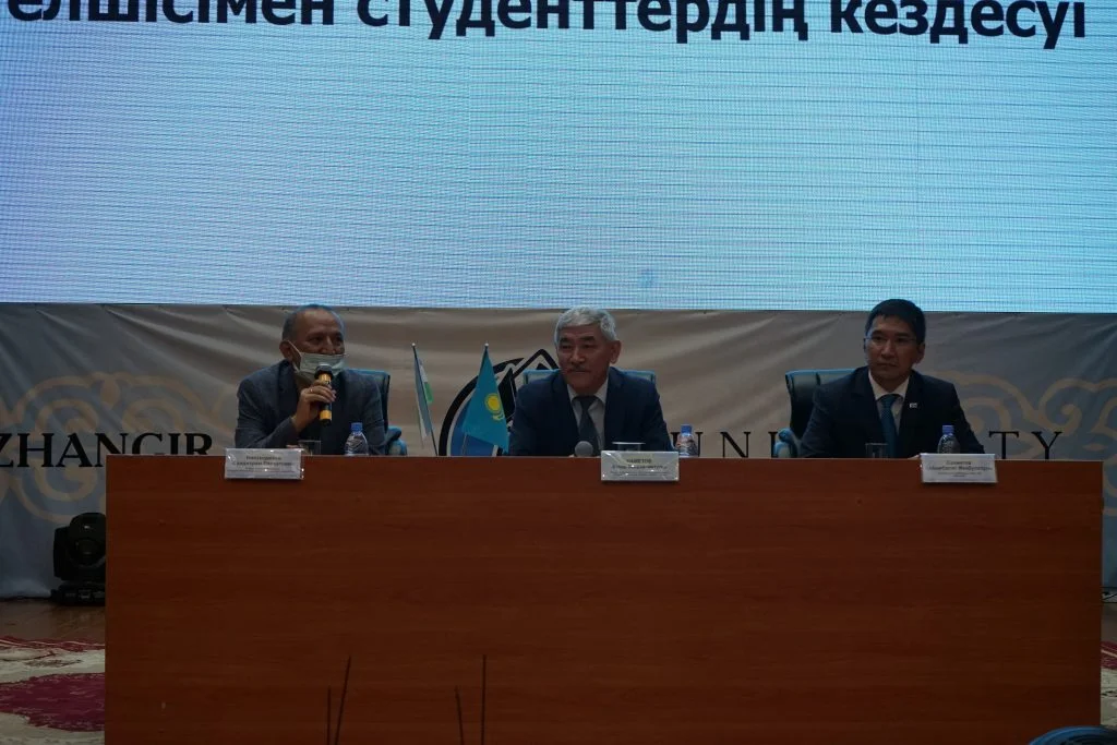 Өзбекстан елшісі оқу орнымен танысты