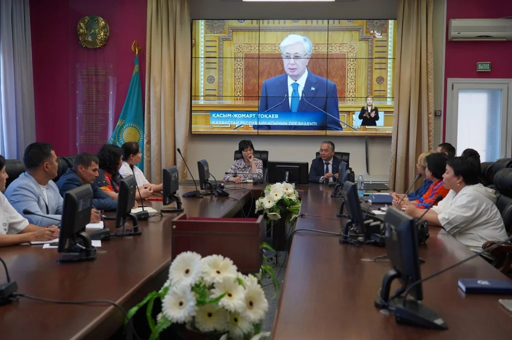 Университет ұжымы Жолдауды қолдайды