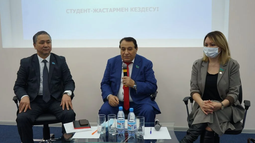 Мәжіліс депутаттары университетте болды