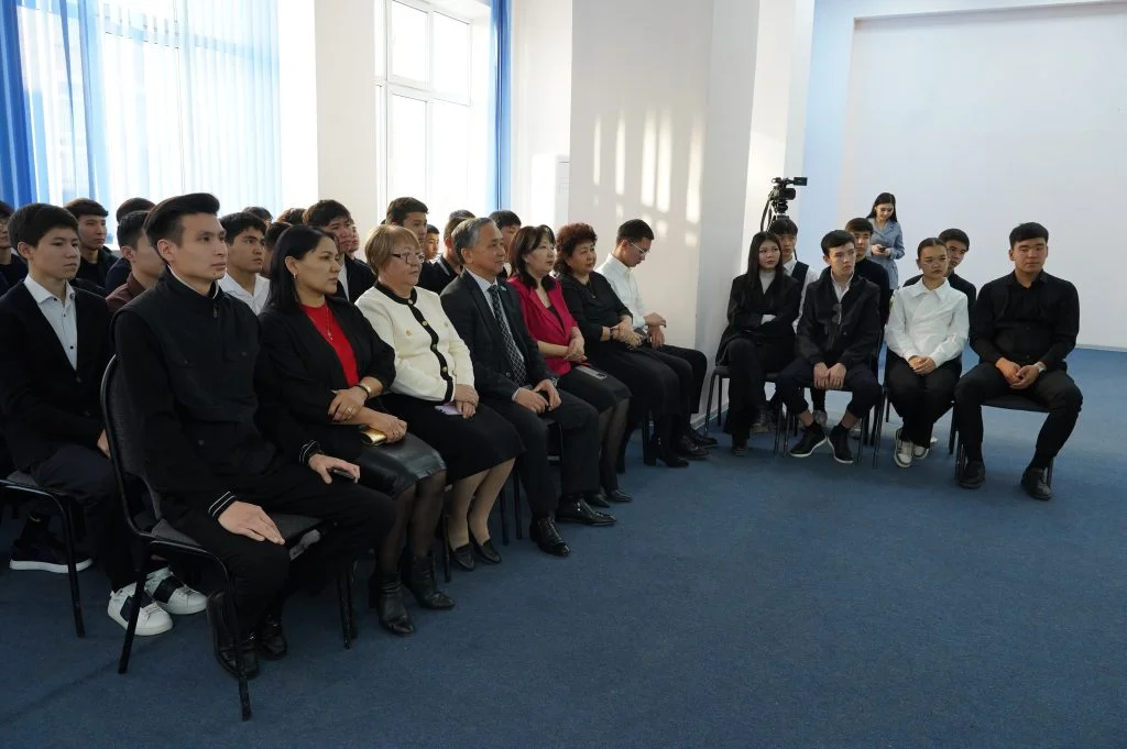 Таңдаулы «100 кітапты» бірге оқиық!