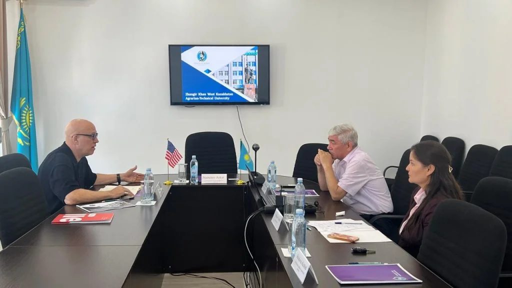 Ректор университета Жангир хана принял представителя Международного института образования
