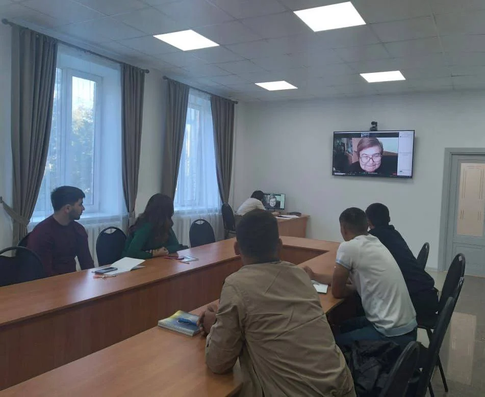 Ufa docent teaches remotely