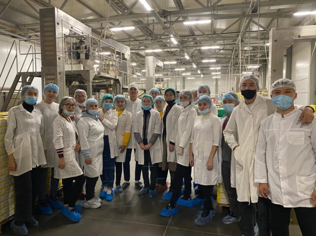 Students visited the confectionery shop