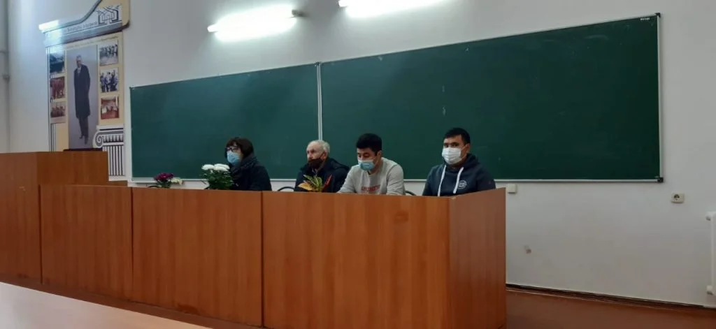 Болашақ мамандар компания жұмысымен танысты