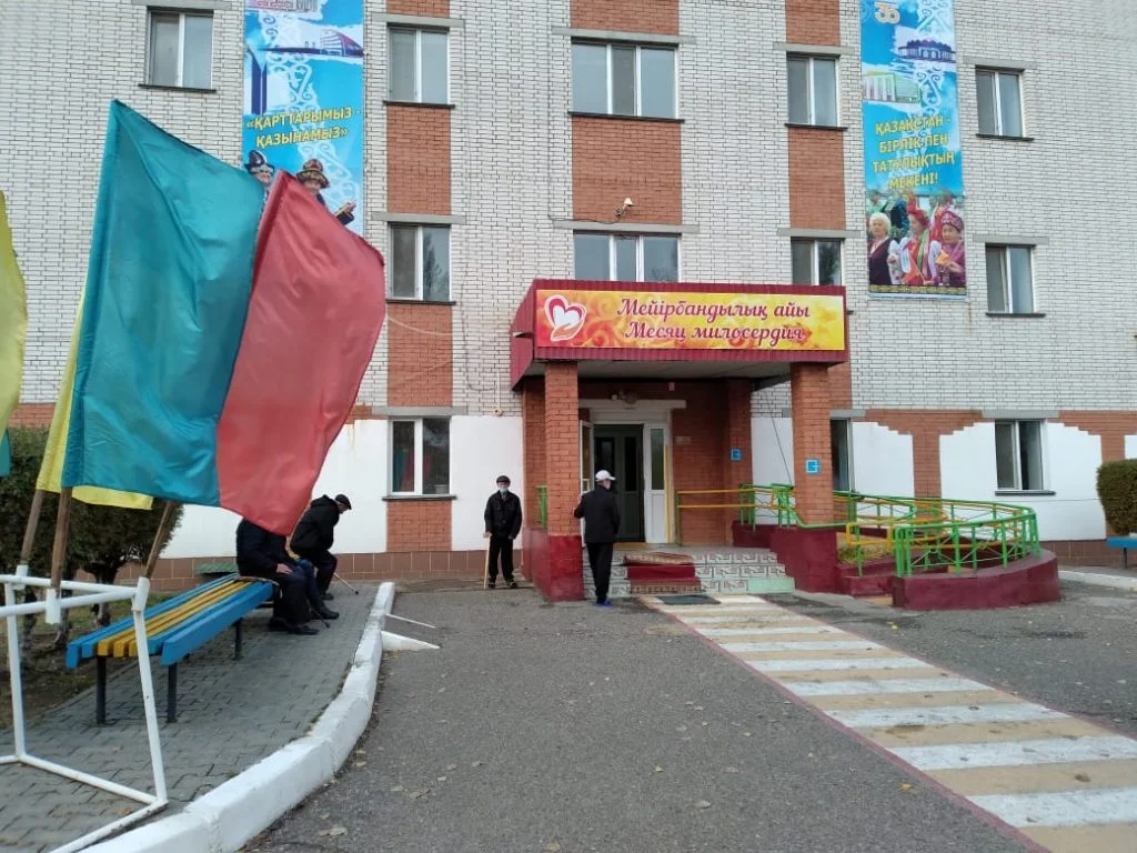 Students visited a nursing home