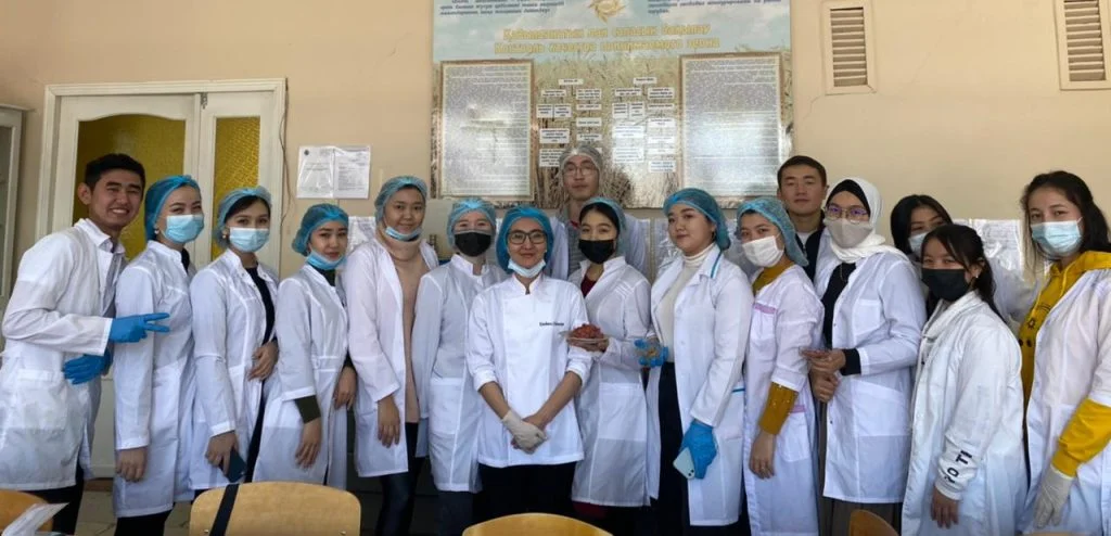 Practice-oriented activity in the laboratory