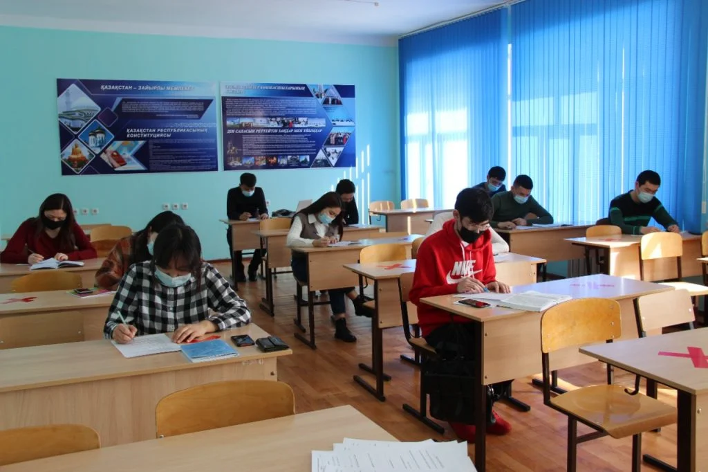 In what format do students study in the second semester?